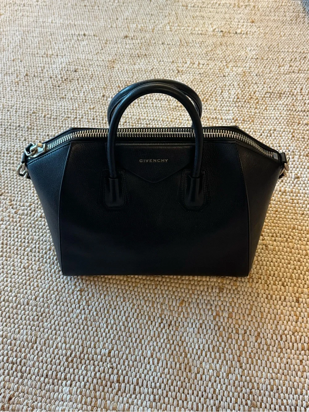 Givenchy Sugar Goatskin Medium Antigona Bag Black EUC